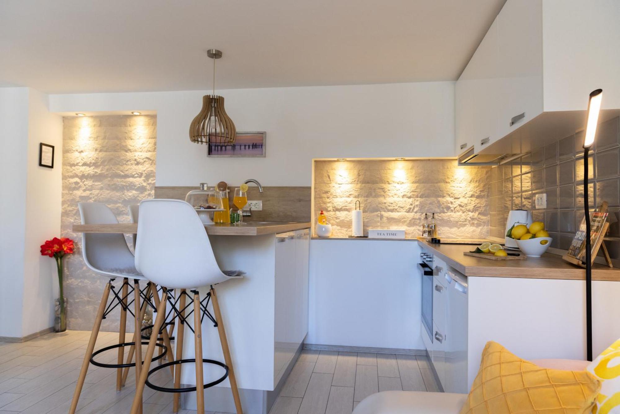 Central Split Rooms And Apartments Paese Exterior photo